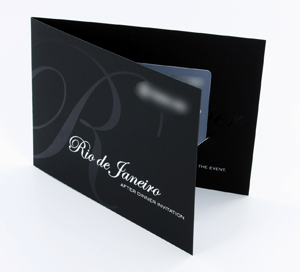 Klappkarte mit Lackschwarz und Reliefweiß, digital gedruckt