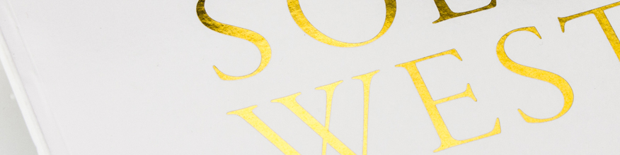 Buch mit Hei&szlig;folienpr&auml;gung auf dem Titel