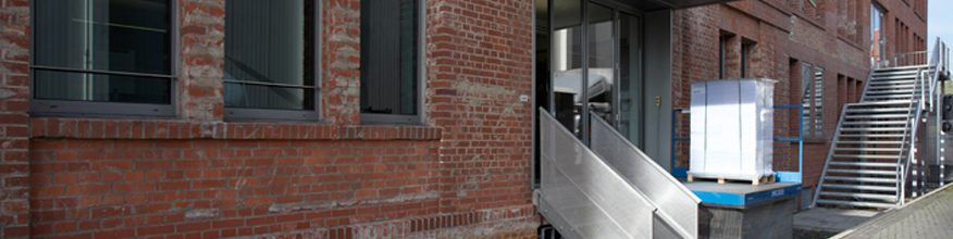 Hier landen Paletten mit Material - die 2 Tonnen Hebeb&uuml;hne