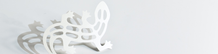 Lasergestanzter Gecko aus Perlmuttkarton