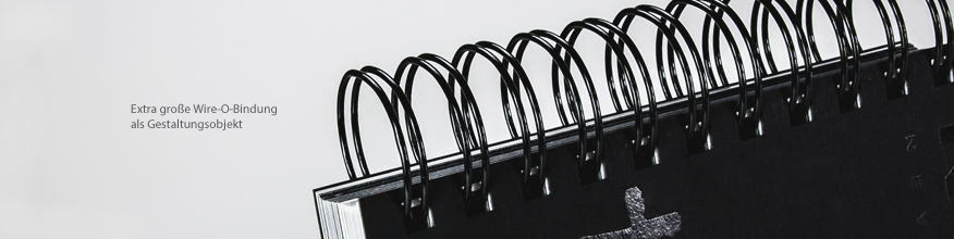 Extra gro&szlig;e Wire-O-Bindung als Designelement, schwarz