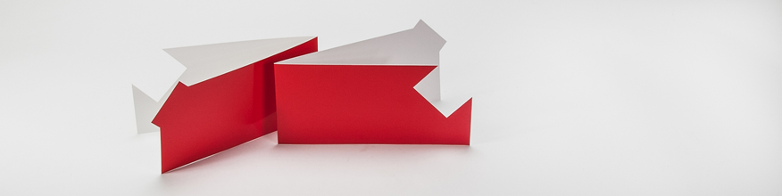 Chromolux rot: Klappkarte mit ausgestanztem Quadrat