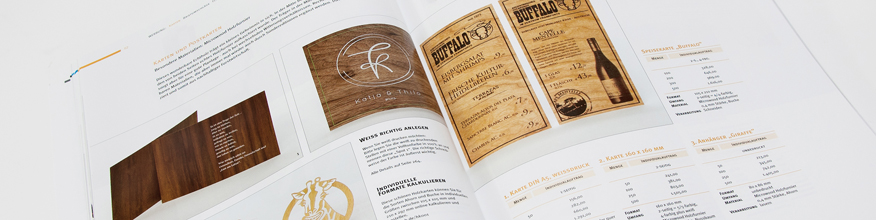 Speisekarten auf Holzfurnier, digitaler Siebdruck