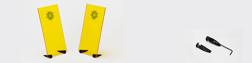 Tischdisplay Acryl, orange, Metallf&uuml;&szlig;e Fisso schwarz