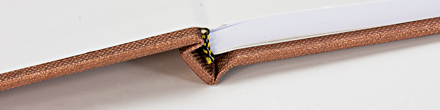 Hardcover mit kupfermetallicfarbenem Bezugsstoff