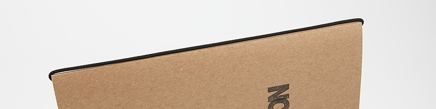 Brosch&uuml;re mit Gummibandbindung, Umschlag 350g Kraftkarton